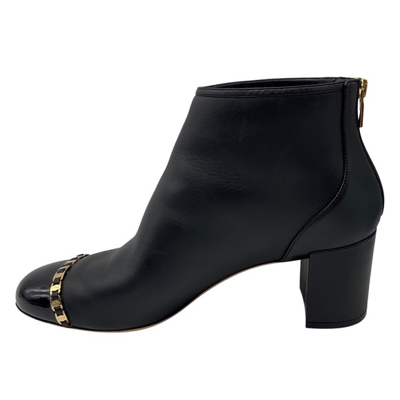 SALVATORE FERRAGAMO BLACK / GOLD CHAIN DETAIL PATENT LEATHER CAP TOE LEATHER ANK - Picture 3 of 9
